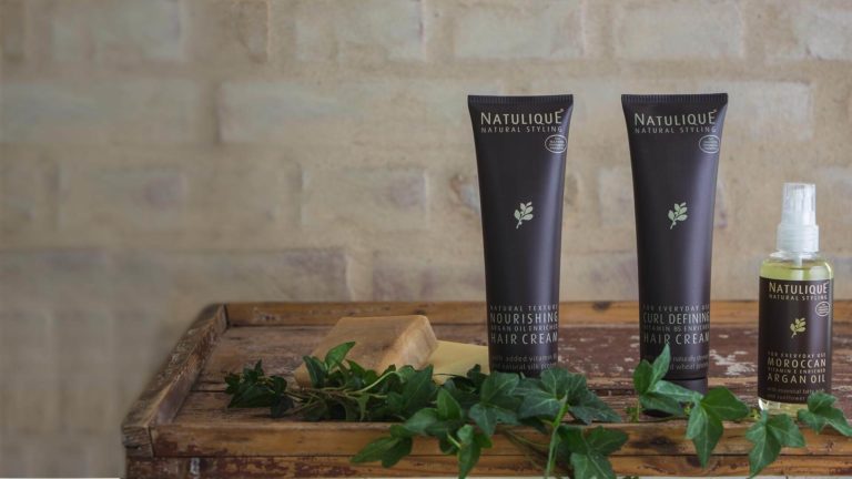 Natulique curl defining hair cream